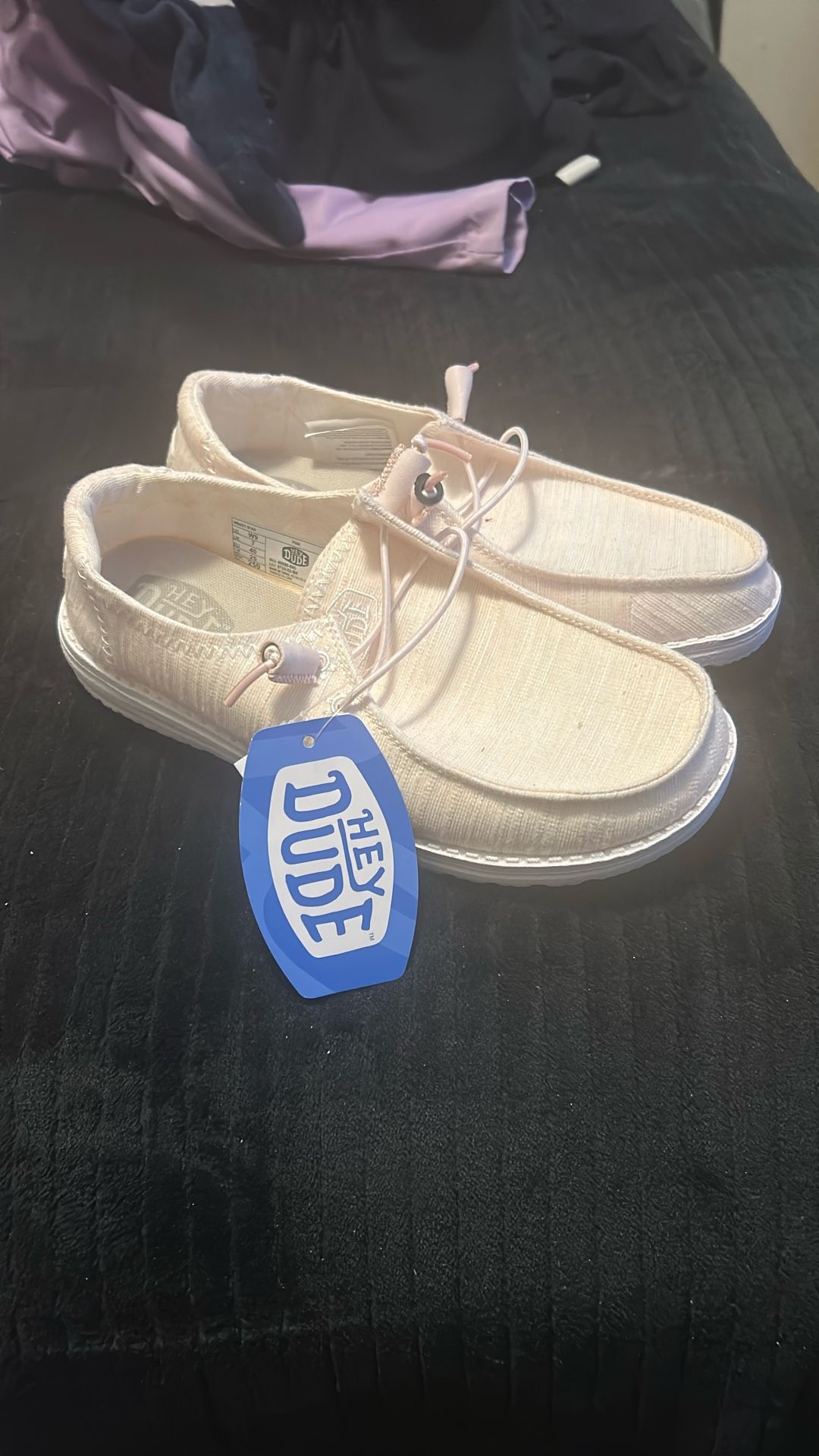 Hey Dudes Size 9 Women