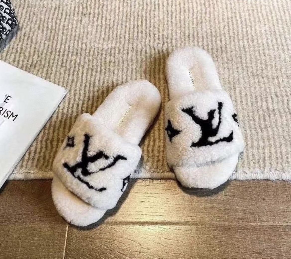Luxe Slippers LV Sherpa Slides for Sale in Corona, CA - OfferUp