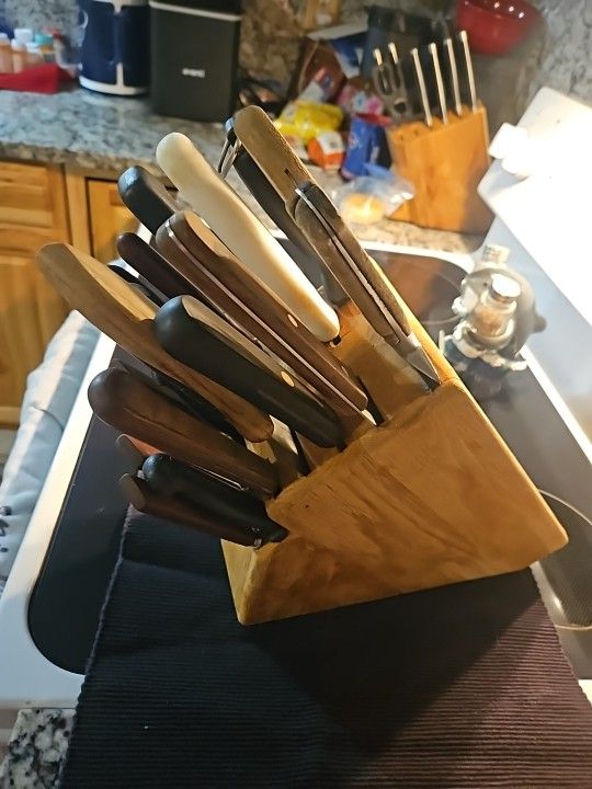 Knife Block With A Variety Of Good Knives