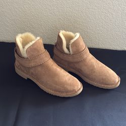 UGG low boots