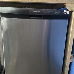 FRIGIDAIRE STAINLESS STEEL DISHWASHER 