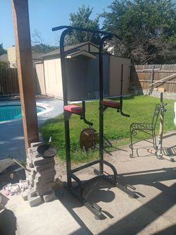 Pullup/dip station