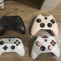 Xbox controllers and charging station