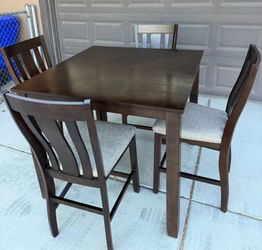 Dining table set for 4