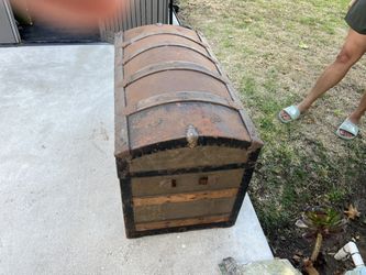 ~ 1900 Antique Steamer Trunk 19.5 W X 36.5L X23.5 H