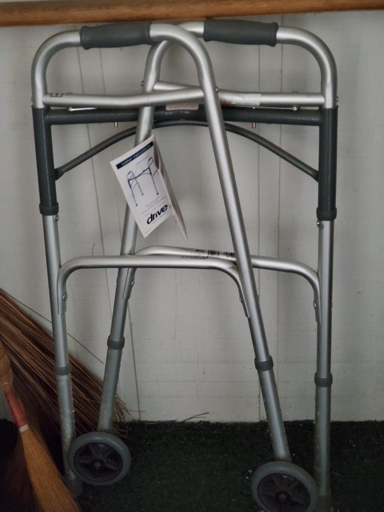 Deluxe Folding Walker