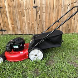YARD MACHINES PUSH LAWN MOWER WITH REAR BAG WORKING GREAT