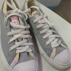 Converse girls size 3