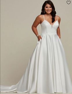 Avery Austin "Melanie"  Wedding Dress