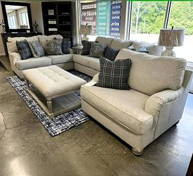Traemore Linen Living Room Set
Sofa & Loveseat