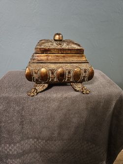 Vintage Clawfoot Decorative Box with Ornate Design