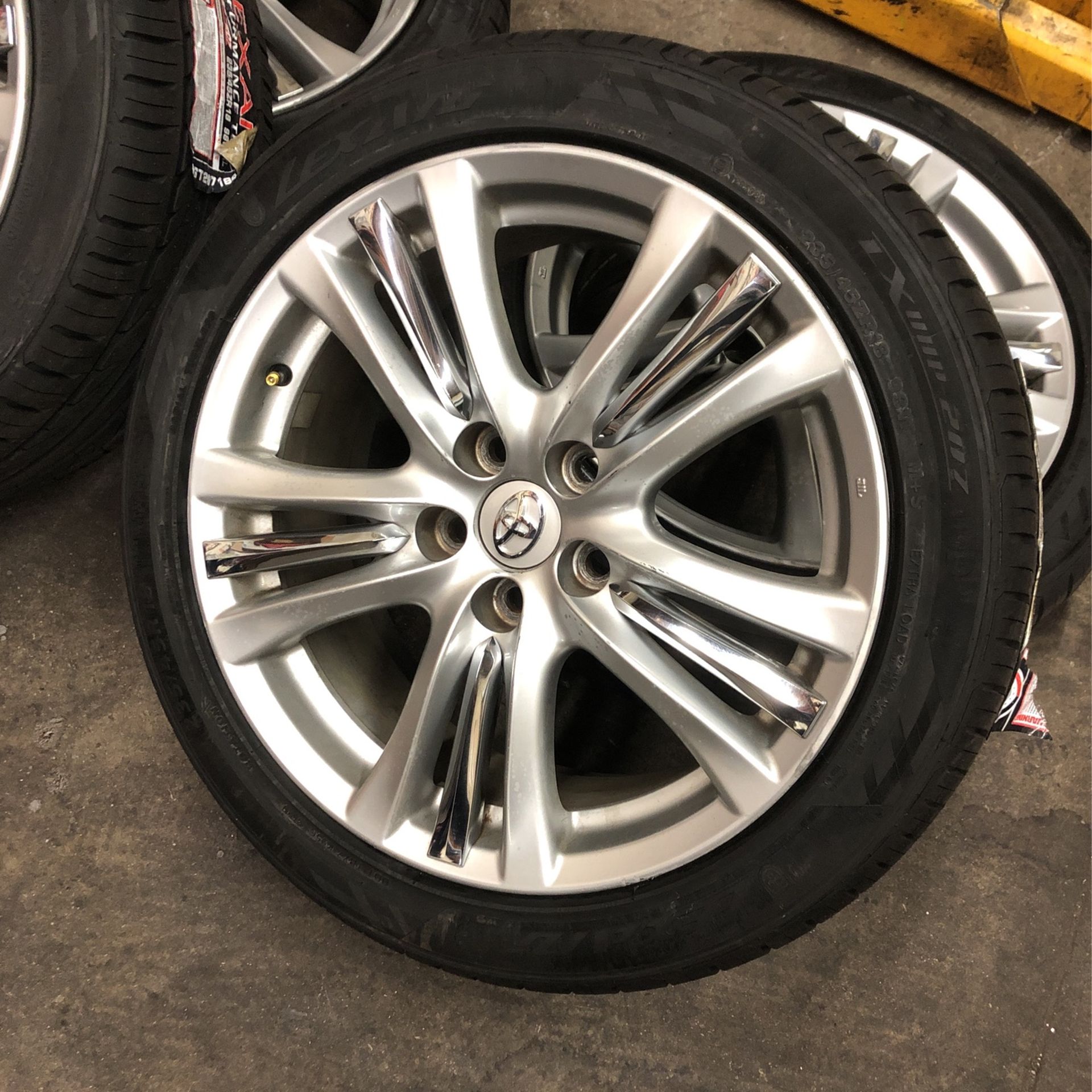 Toyota Camry Original 18 inch Wheels And Tires