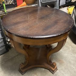 Elegant Italian Side Table – ideal for restoration