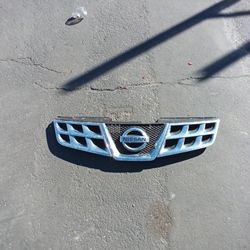 2011-2015 Nissan Rogue Front Grille W/emblem OEM 