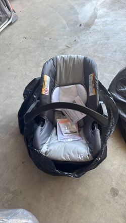 Baby Trend 3-wheel car seat stroller combo