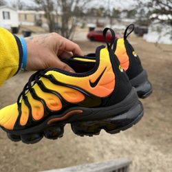 Sunset Vapor Max Plus Size 10M $125 OBO