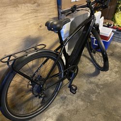 Turbo Vado 5.0 Electric Bike: Medium