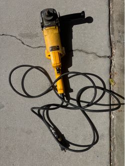 DeWalt DW849 7"/9" Variable Speed Polisher / Sander - AS IS
