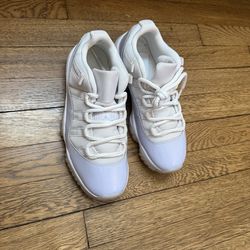 Jordan 11 low pure violet