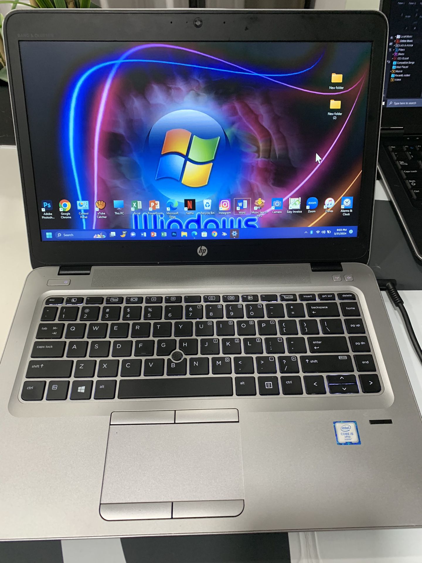 i5…i5…HP ELITEBOOK.  7 GENERATION  PHOTOSHOP and MICROSOFT build On  07/12/2019….128.0 GB SSD  ( Capacity  ) ..8.0 GB RAM . READY FOR CLASSES   