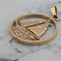 ⛵💛14K Solid Gold Round Framed Sailboat Pendant Charm✨👌