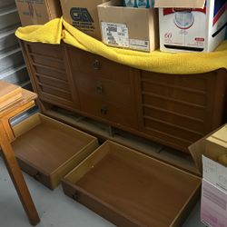 Large Oak DR Table W/6 Chairs & Hutch