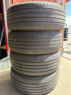 215/55r17 marca KUMHO en perfectas condiciones de vida las 4