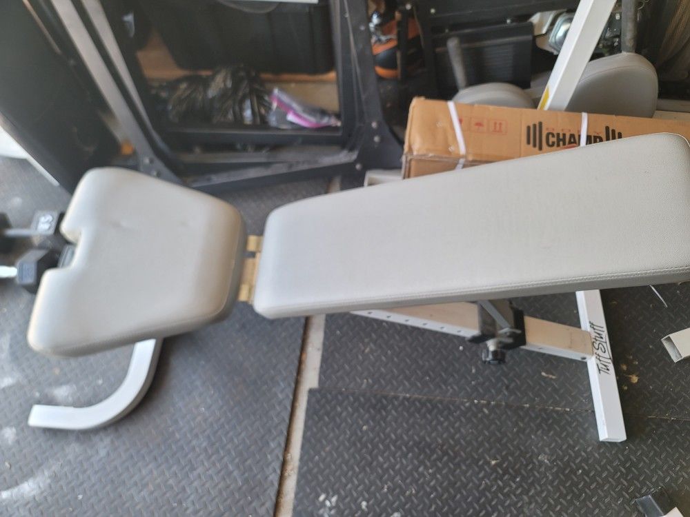 Adjustable weight bench