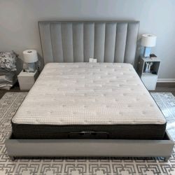 like New King Size Beautyrest silver luxury mattress