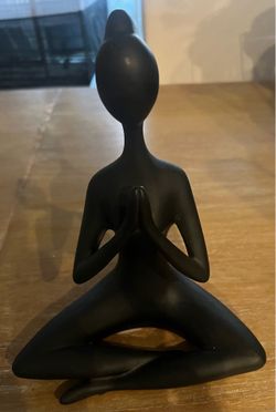 Modern Meditation Yoga Figurine – Black Decor Statue/Figura Decorativa de Yoga y Meditación – Color Negro