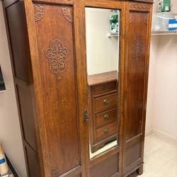 Beautiful Vintage Oak Armoire