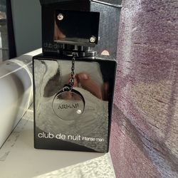 Club de nuit intense man