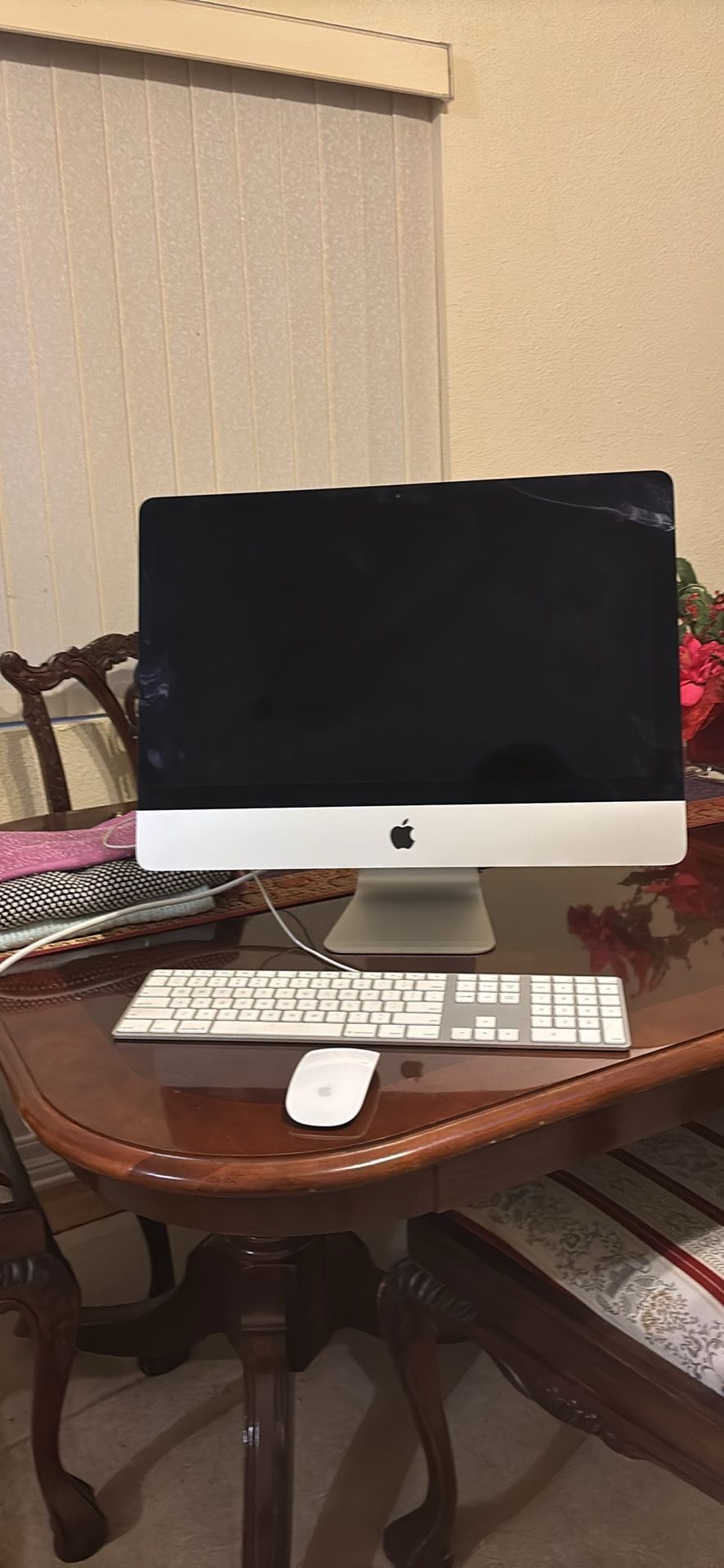 As Is Apple iMac A1418, 24 Inch Monitor Intel Core 15 , 3.1 GHZ , 8 GB Memory With Keyboard And Mouse