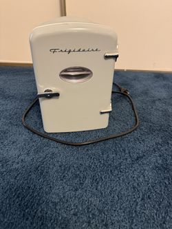 Fridgidaire Compact Retro Fridge 