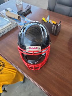 Casco De Futbol Americano Marca Riddel. Muy Buenas Condiciones$60.00 Omo