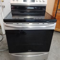 Nice Clean Electric Stove, Free Local Delivery
