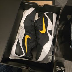 Kobes Nikes