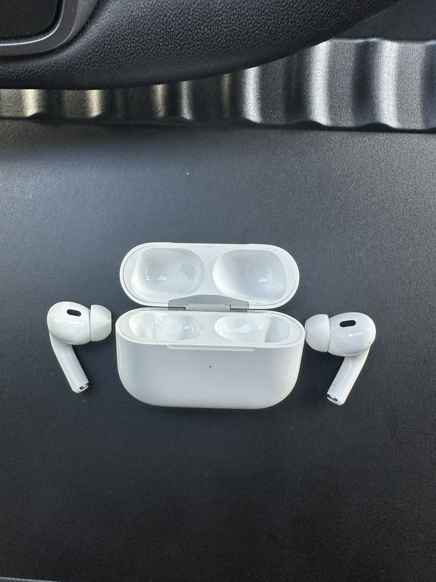 AirPods Pro Gen 2 (lightning)