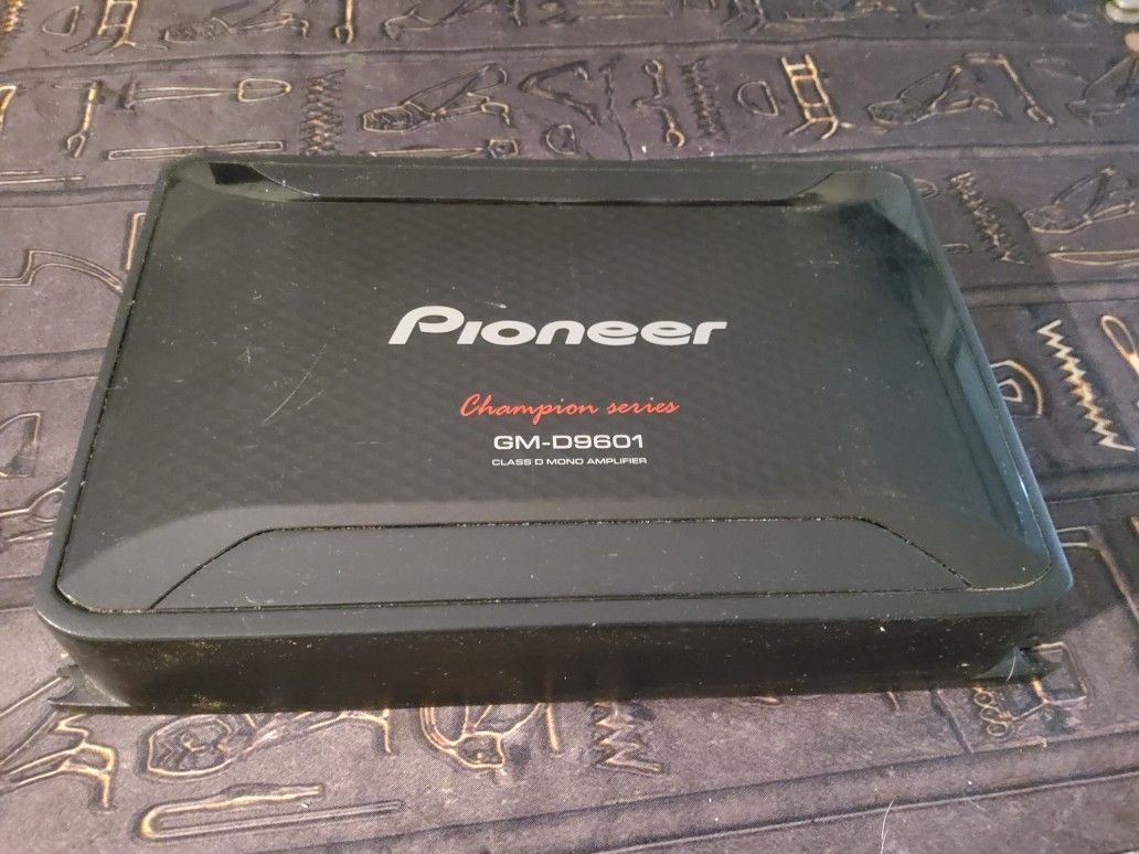 Pioneer GM-9601 Class D Mono Amplifier