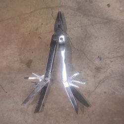 Collectible LeatherMan Super Tool 200 Stainless Steel Pat Pend 