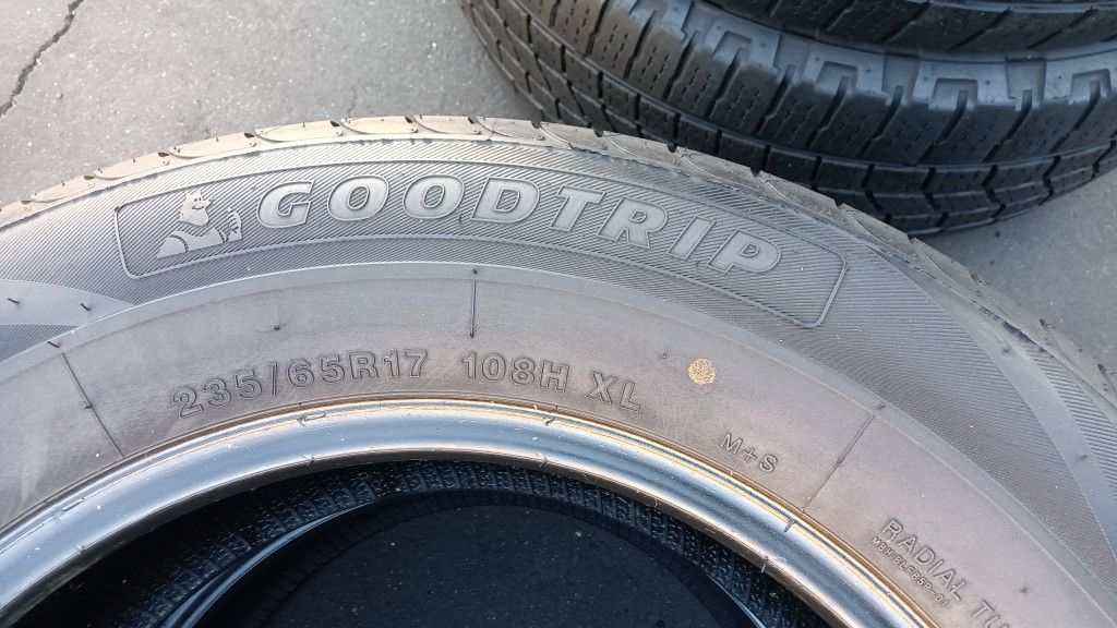 2 Llantas 235 65 R17 Goodtrip Gs07