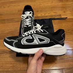 Dior B30 Black And White Size: 9.5