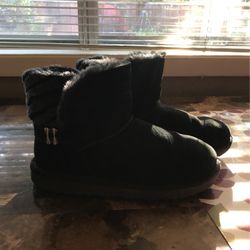 Like New Black Uggs
