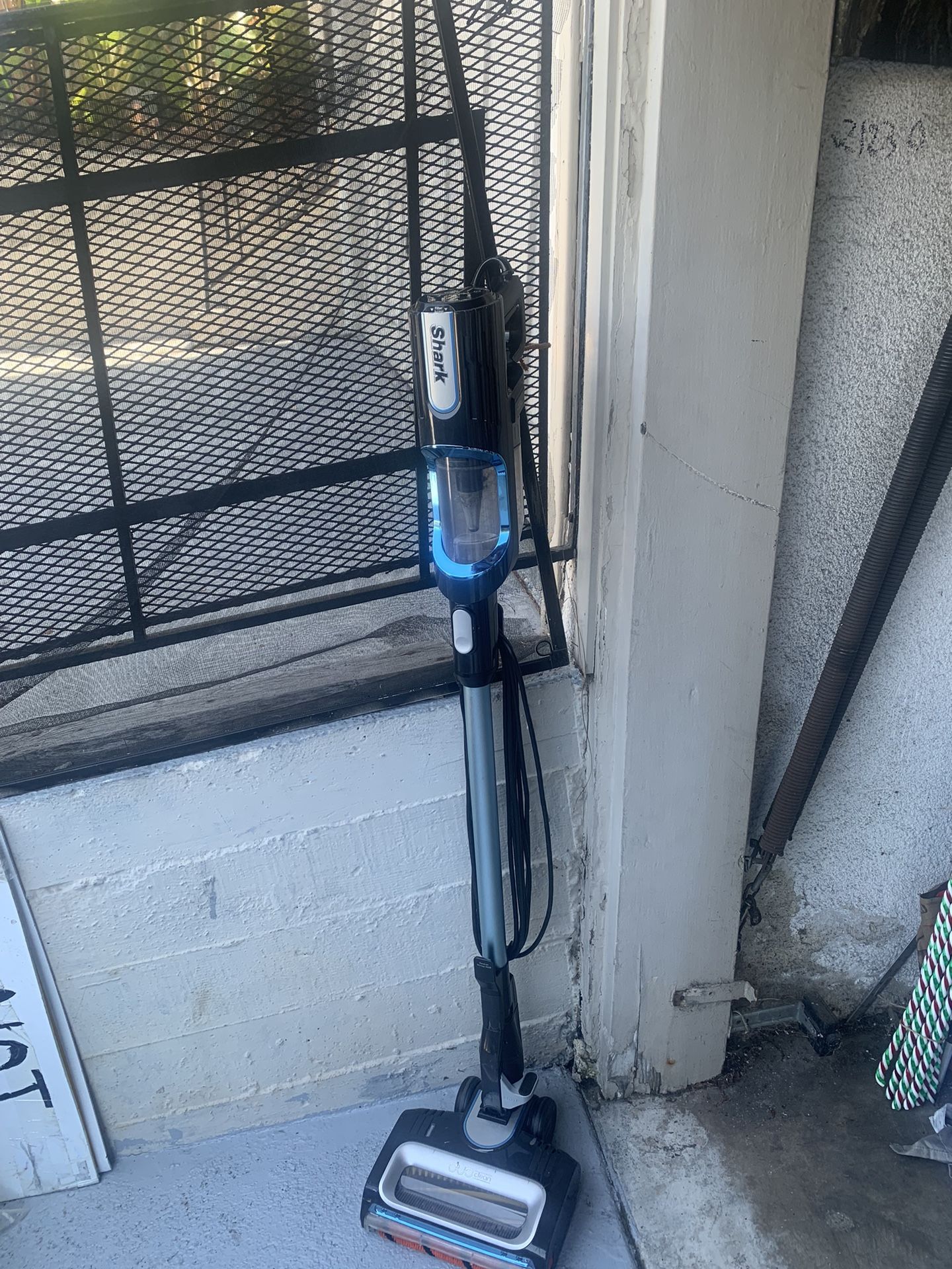 Shark Vacuum Model UV580