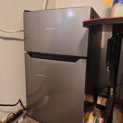 Hisense Compact Double Door Refrigerator 