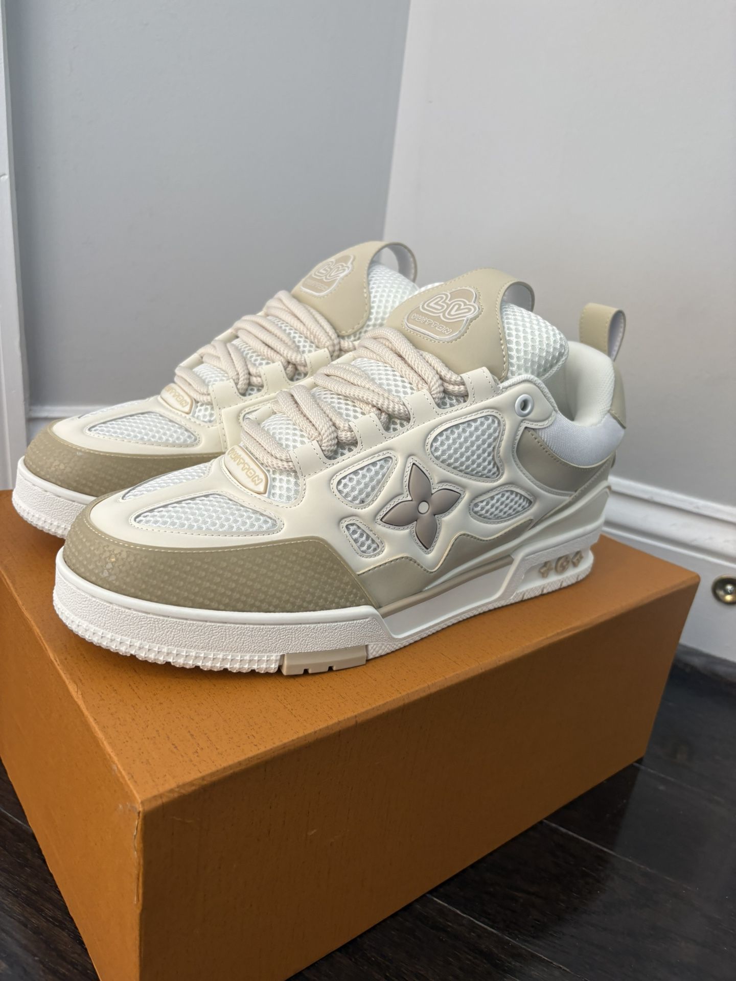 LV Skates Beige