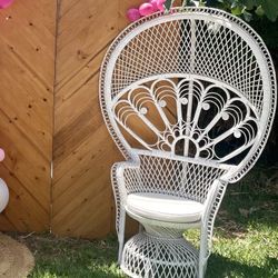 White Peacock Chair With White Cushion
