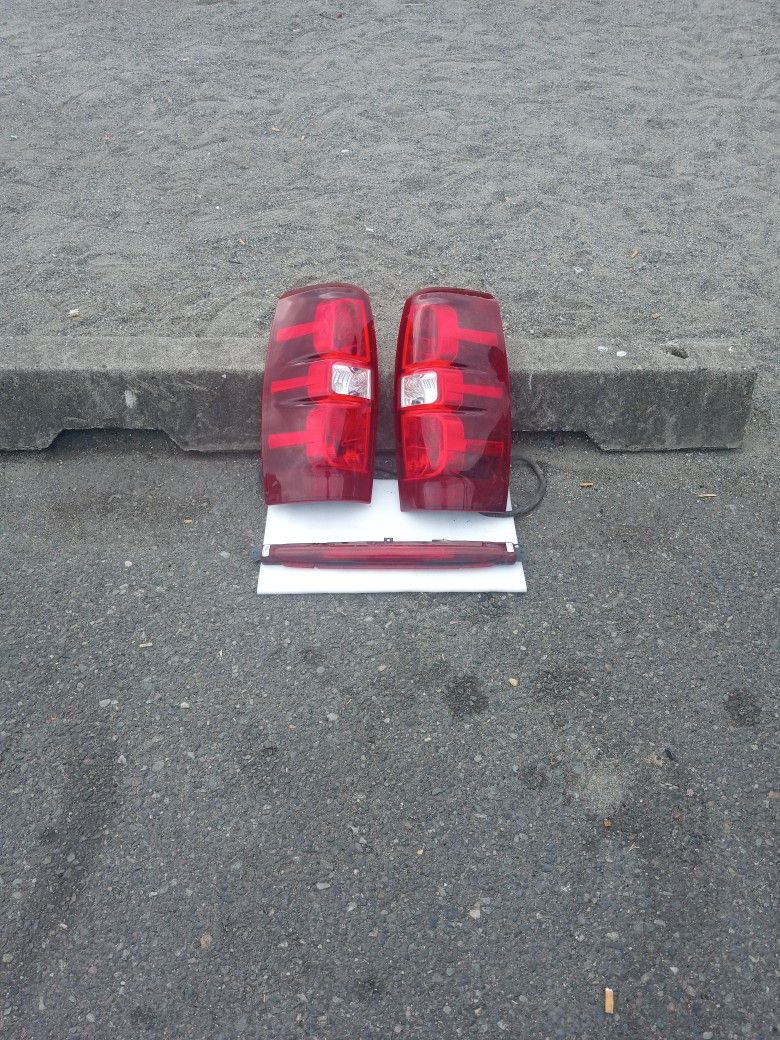 2007 2007 Chevy Tahoe Tail Lights And Third Light
