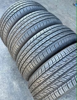 235/60/18 yokohama Selling a set of 4 tires in excellent condition 🫡