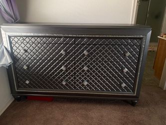 Glam Black Dresser Set – Dresser + 2 Nightstands MUST GO